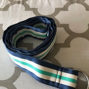Men’s grosgrain belt. Vineyard Vines.